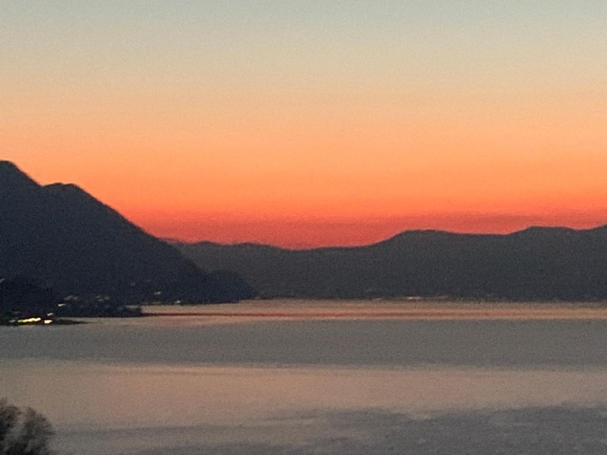 Casa Colmegna Mit Traumhaften See- Und Bergblick Luino Pokój zdjęcie
